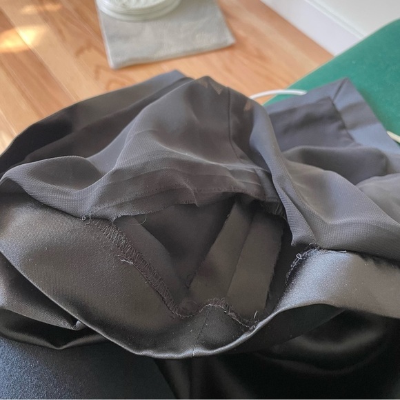 Armani Collezioni Black Satin Classic Short Pencil Skirt NWT Size US 2 EU 38 - Picture 7 of 8